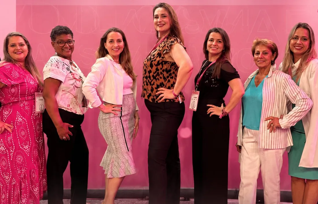 Parte da equipe de Marina Duarte reunida em seminário